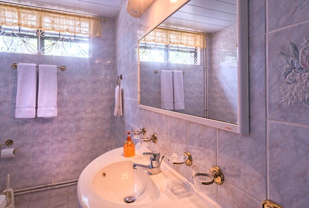 Royal Palm Holiday Apartment Méro 外观 照片